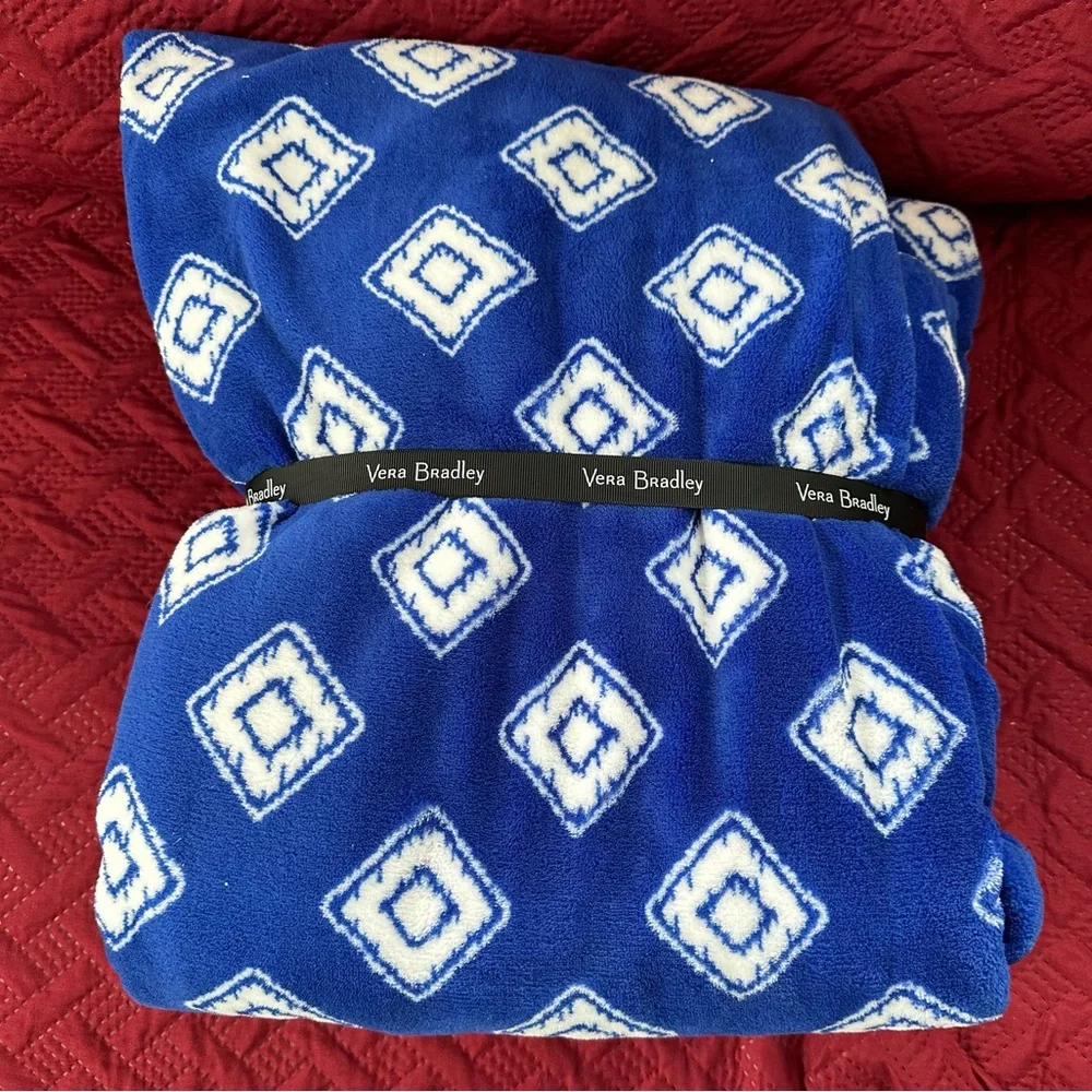 Vera Bradley Oversized Throw Royal Blue White Blanket Geo‎ Fleece 94” X 66” NWT